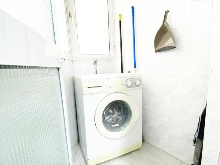 En El Centro Amplio Y Confortable Appartamento